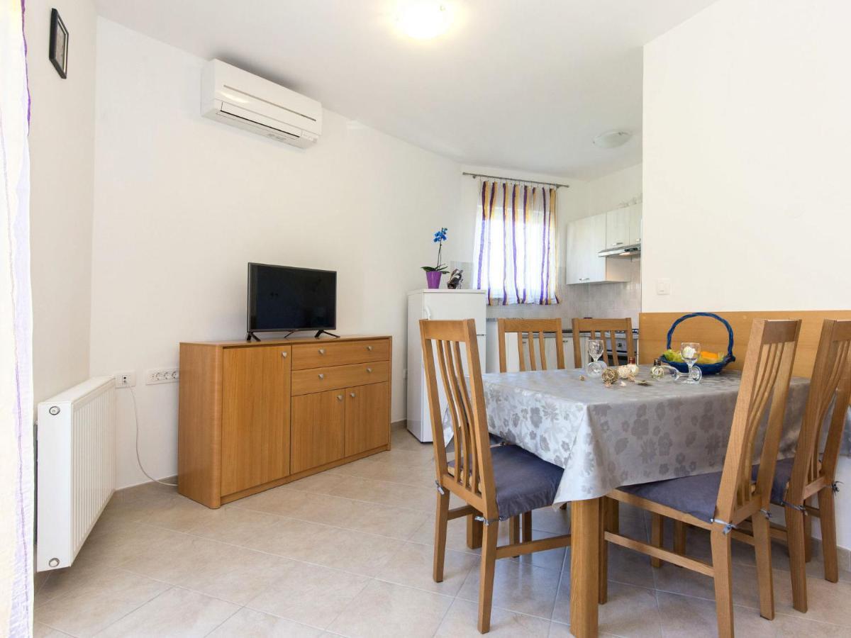 Apartment Andrea - Mod140 By Interhome Martina ภายนอก รูปภาพ